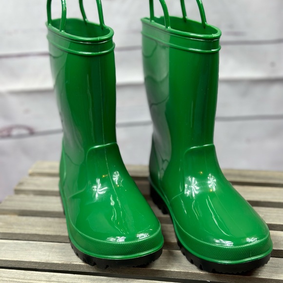 Zoogs Other - NWOB Zoogs Rain Boots in Green - 13
